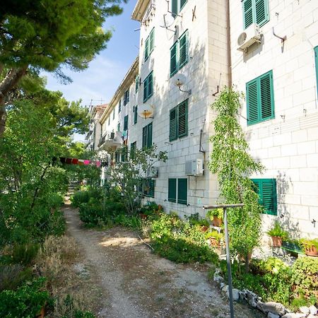 Pirates' Bay Apartment - אומיס מראה חיצוני תמונה