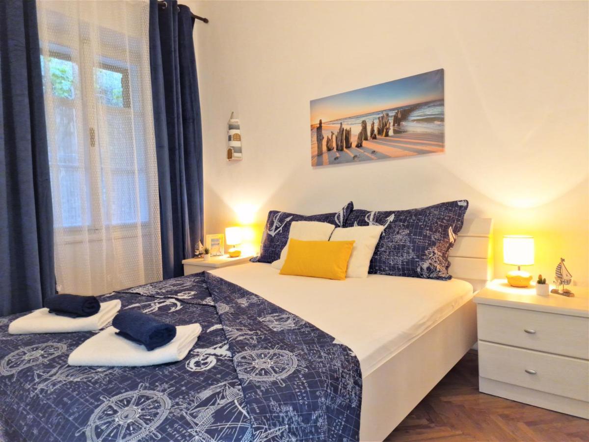 Pirates' Bay Apartment - אומיס מראה חיצוני תמונה