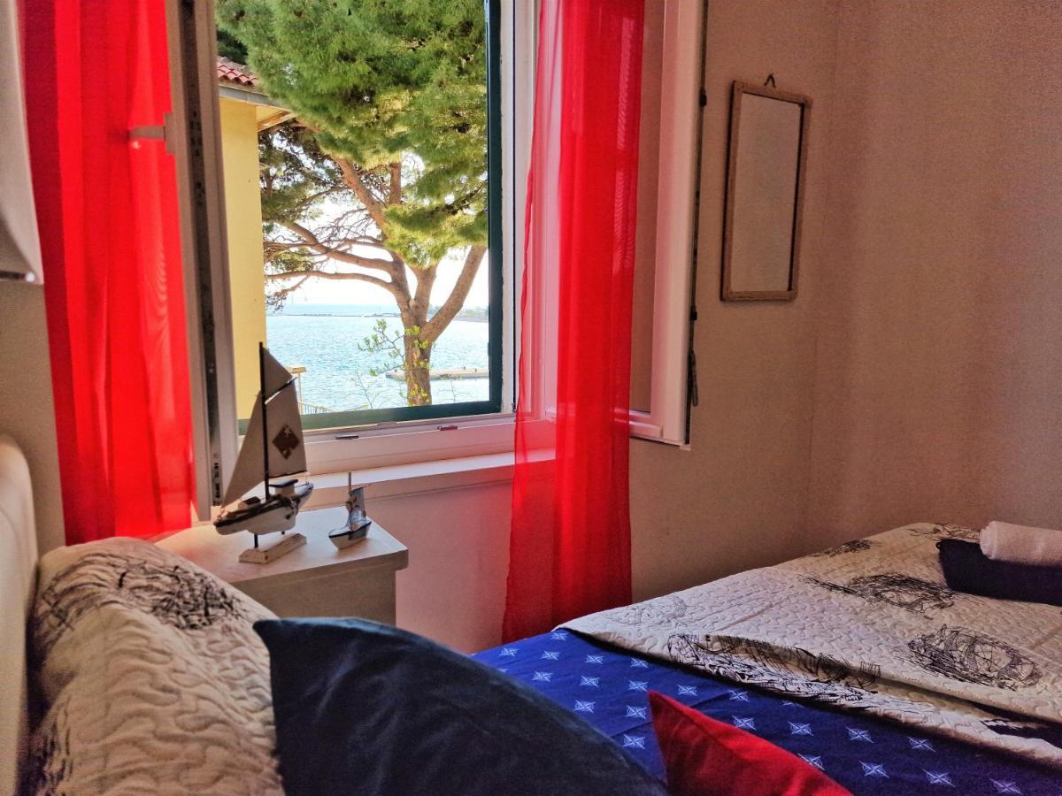 Pirates' Bay Apartment - אומיס מראה חיצוני תמונה
