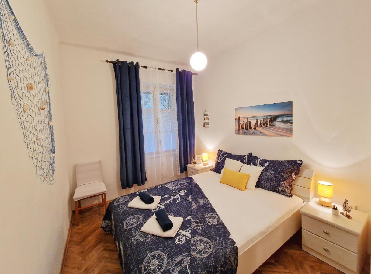Pirates' Bay Apartment - אומיס מראה חיצוני תמונה