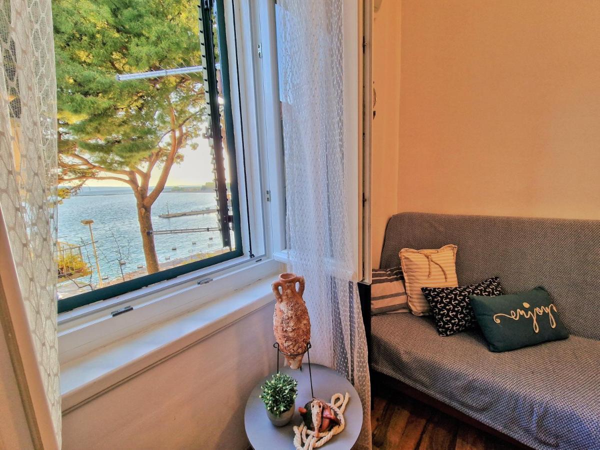 Pirates' Bay Apartment - אומיס מראה חיצוני תמונה