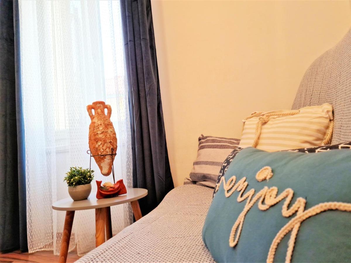 Pirates' Bay Apartment - אומיס מראה חיצוני תמונה