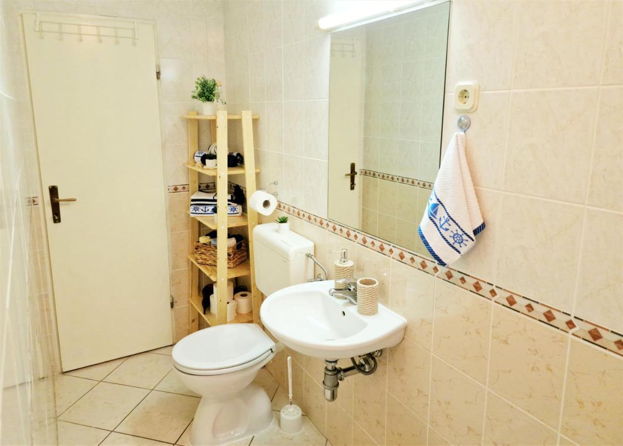 Pirates' Bay Apartment - אומיס מראה חיצוני תמונה