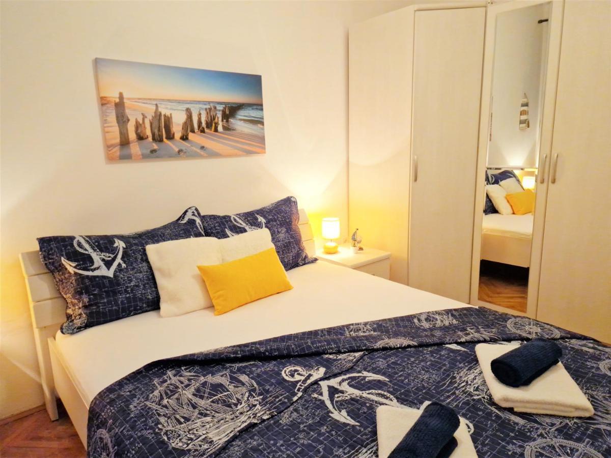 Pirates' Bay Apartment - אומיס מראה חיצוני תמונה